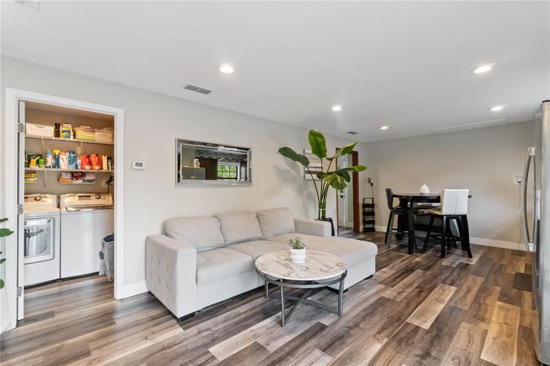 Recently Sold: $850,000 (2 beds, 1 baths, 1650 Square Feet)