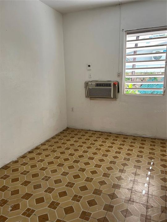 Vendido Recientemente: $575,000 (3 camas, 1 baños, 2100 Pies cuadrados)