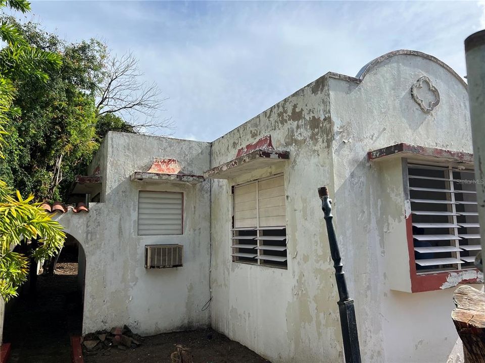 Vendido Recientemente: $575,000 (3 camas, 1 baños, 2100 Pies cuadrados)