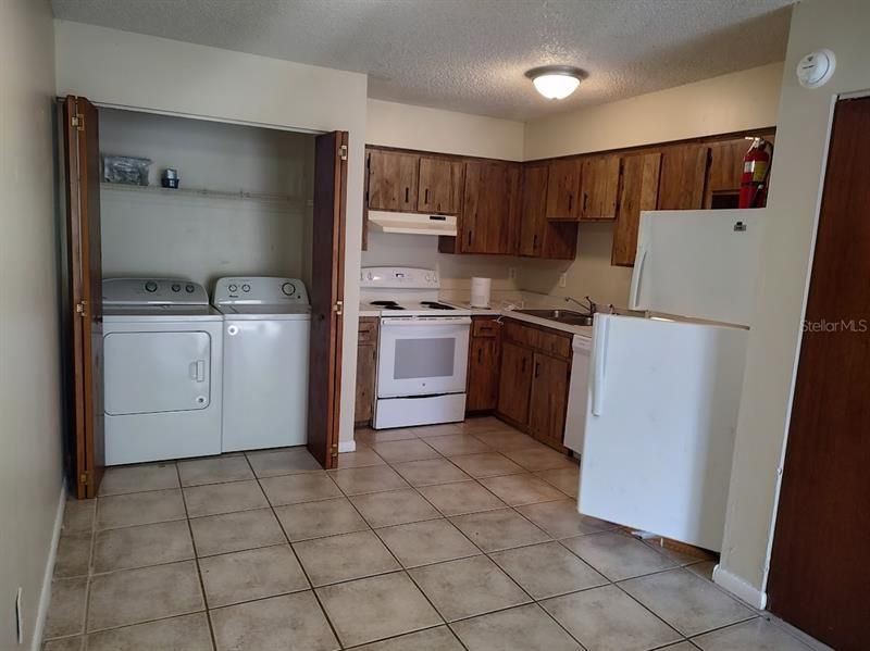 Recently Rented: $950 (2 beds, 1 baths, 808 Square Feet)