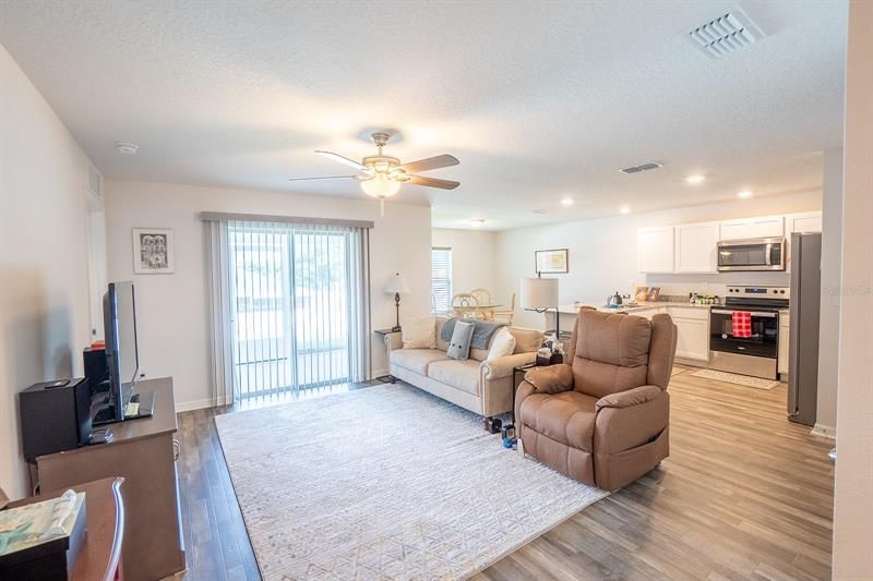 Recently Sold: $250,000 (3 beds, 2 baths, 1477 Square Feet)
