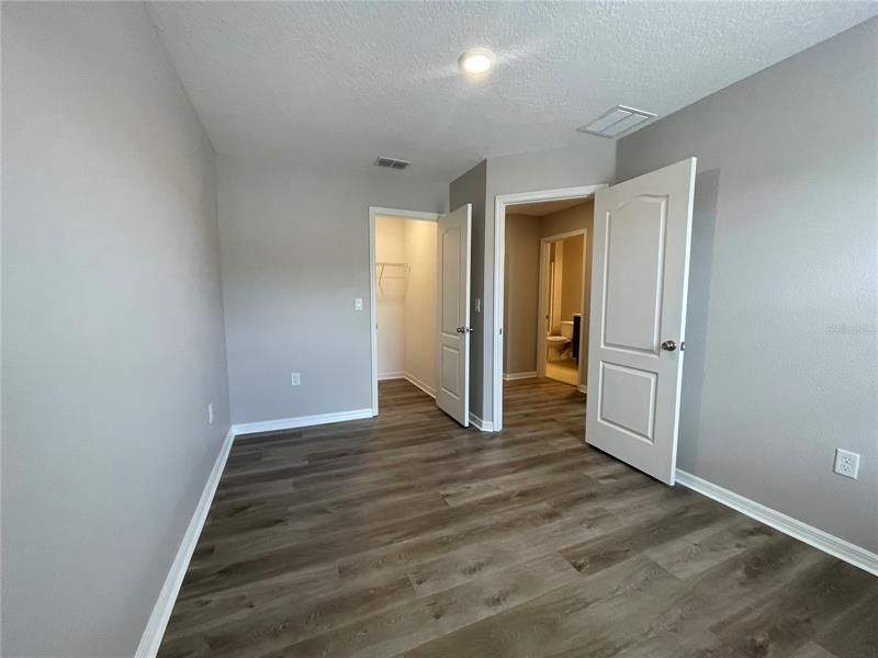 Recently Rented: $1,895 (3 beds, 2 baths, 1633 Square Feet)