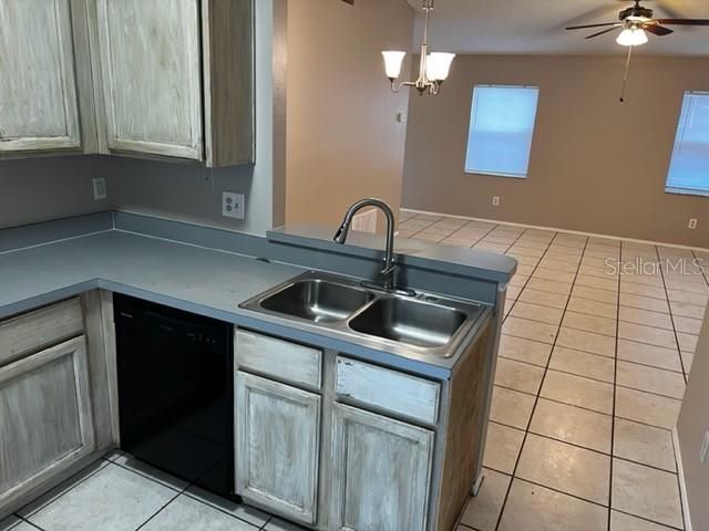 Recently Rented: $2,050 (3 beds, 2 baths, 1229 Square Feet)