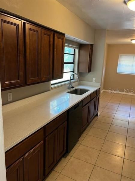 Recently Rented: $2,095 (4 beds, 2 baths, 1433 Square Feet)