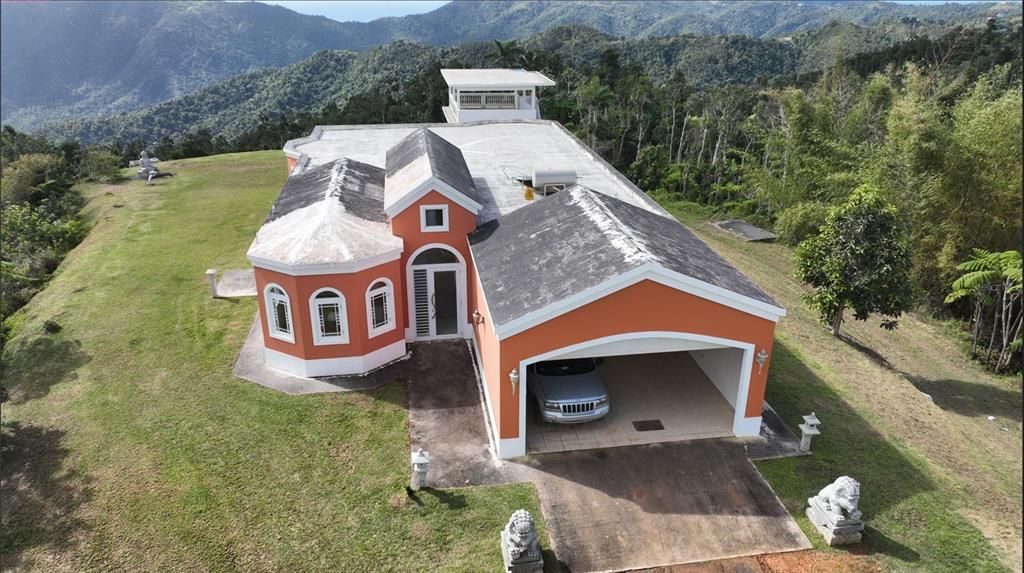 Recently Sold: $670,000 (3 beds, 2 baths, 2400 Square Feet)