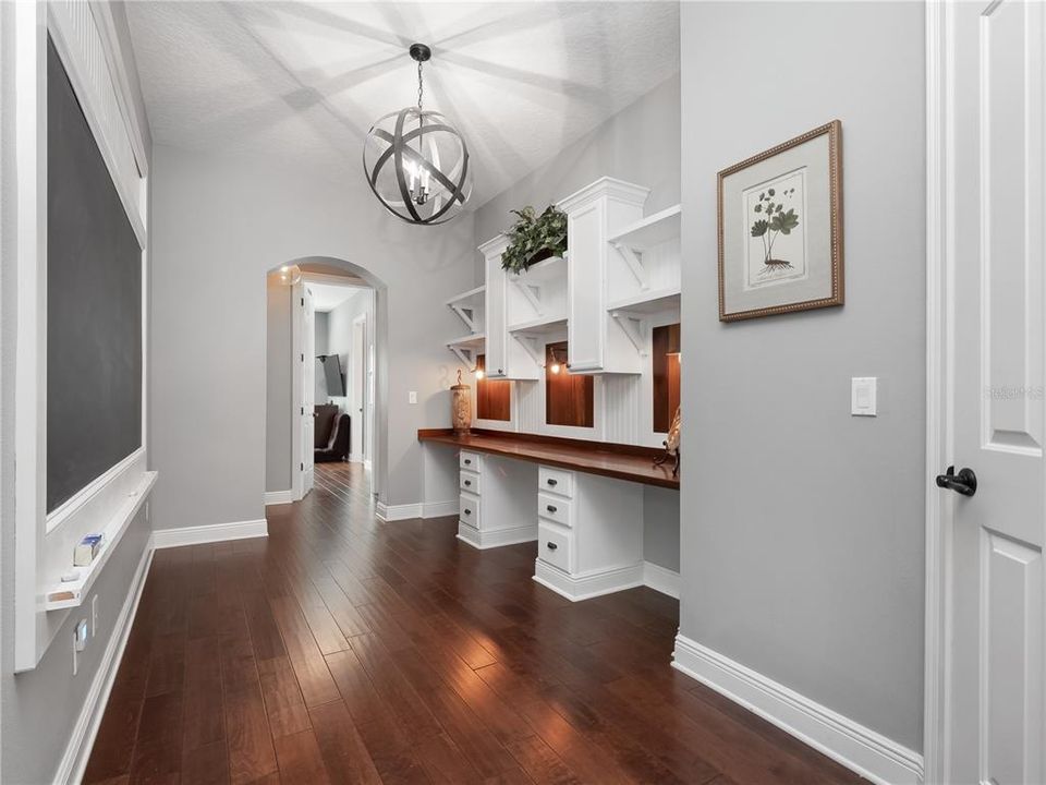 Spacious hallway with 3 built in desks