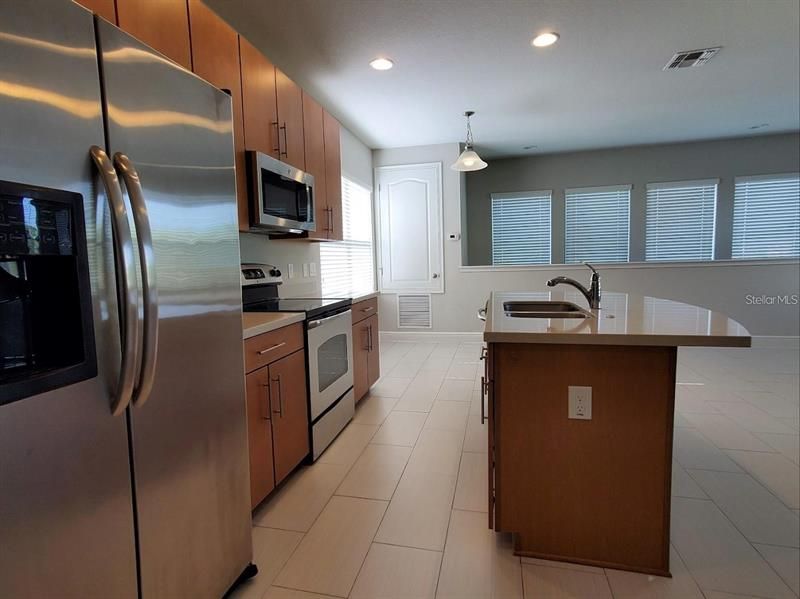 Recently Rented: $1,750 (1 beds, 1 baths, 756 Square Feet)