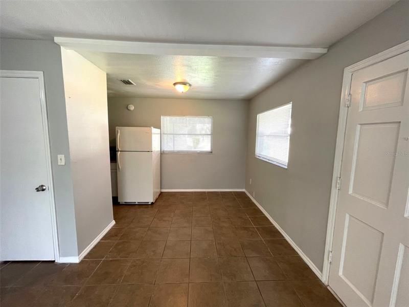 Recently Rented: $1,550 (3 beds, 2 baths, 920 Square Feet)