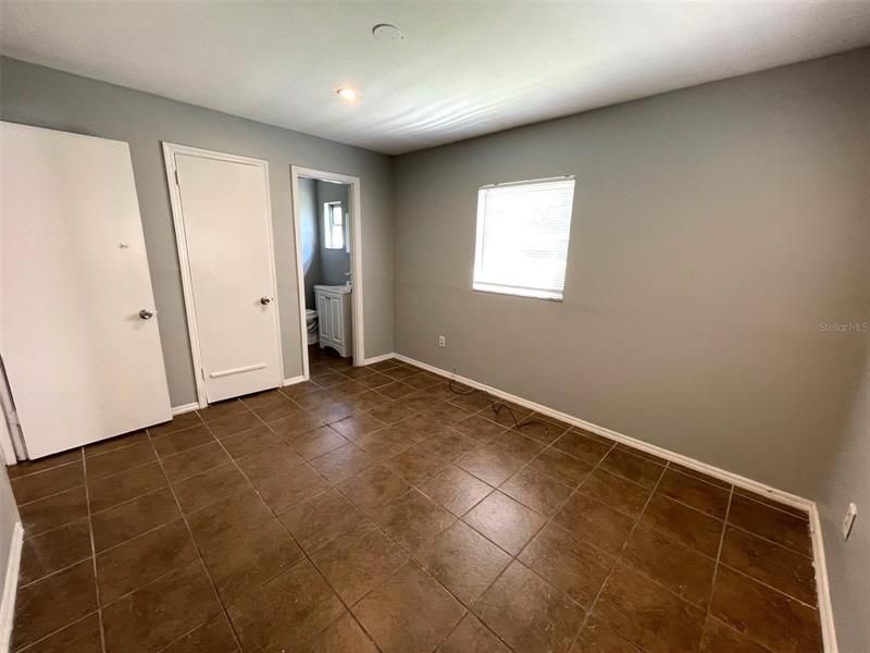 Recently Rented: $1,550 (3 beds, 2 baths, 920 Square Feet)