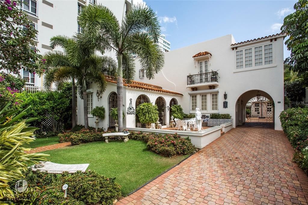 Recently Sold: $2,950,000 (4 beds, 4 baths, 3359 Square Feet)