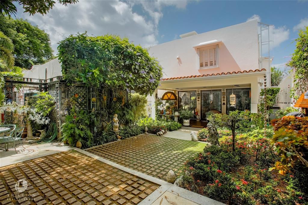 Vendido Recientemente: $2,950,000 (4 camas, 4 baños, 3359 Pies cuadrados)