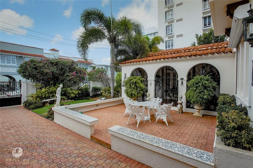 Vendido Recientemente: $2,950,000 (4 camas, 4 baños, 3359 Pies cuadrados)