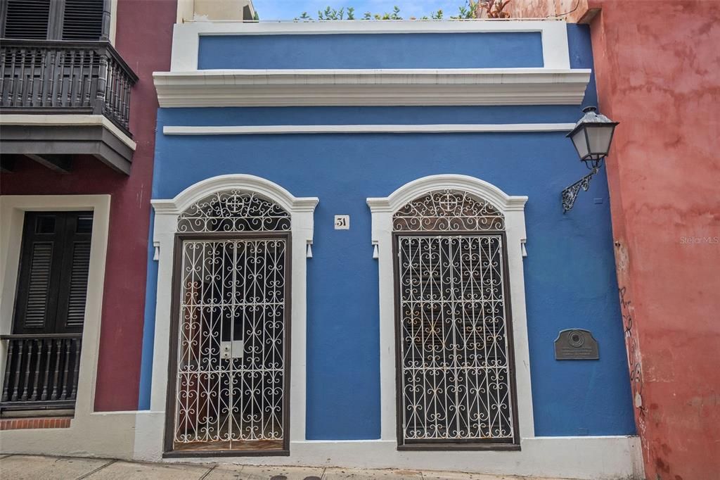 Vendido Recientemente: $2,495,000 (8 camas, 5 baños, 5500 Pies cuadrados)