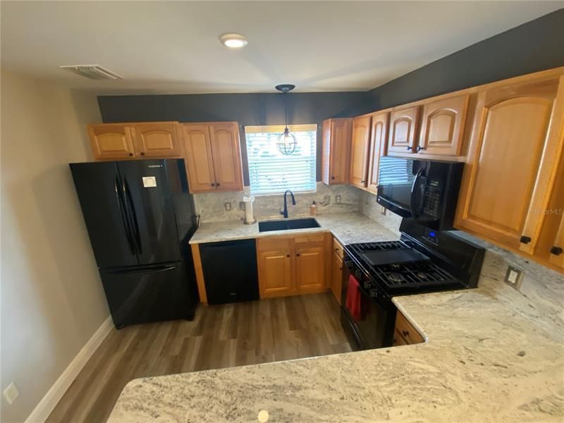 Recently Rented: $1,900 (2 beds, 2 baths, 1100 Square Feet)