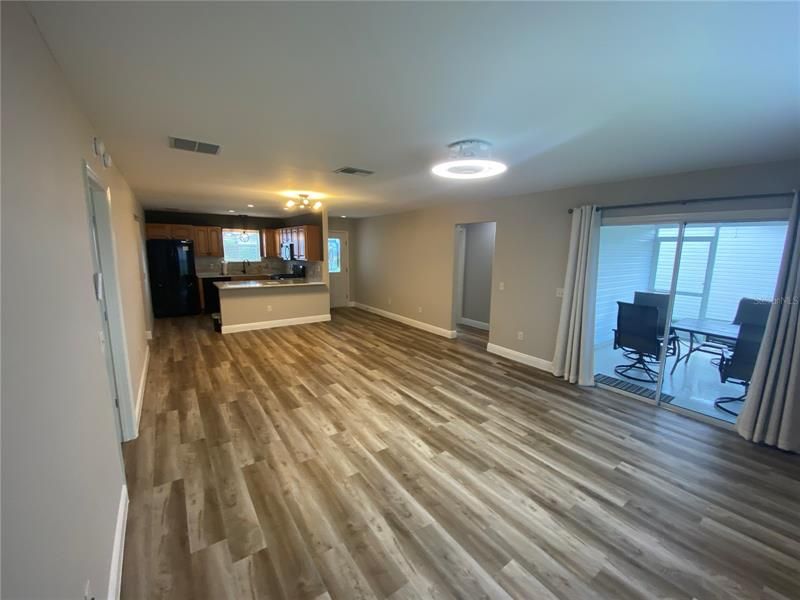 Recently Rented: $1,900 (2 beds, 2 baths, 1100 Square Feet)