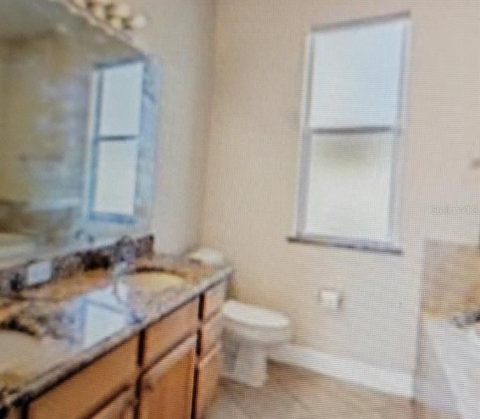 最近售出: $492,000 (3 贝兹, 2 浴室, 2081 平方英尺)