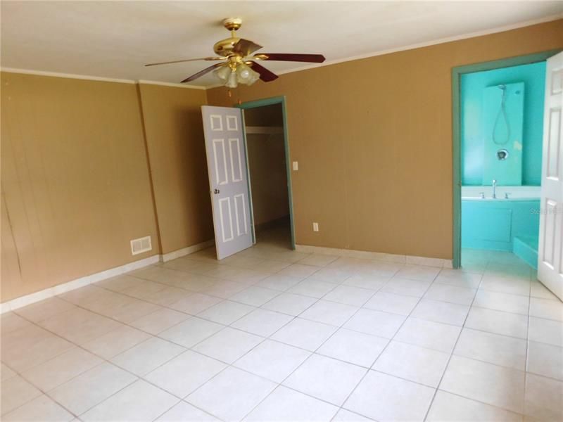 Recently Sold: $78,000 (3 beds, 2 baths, 1432 Square Feet)