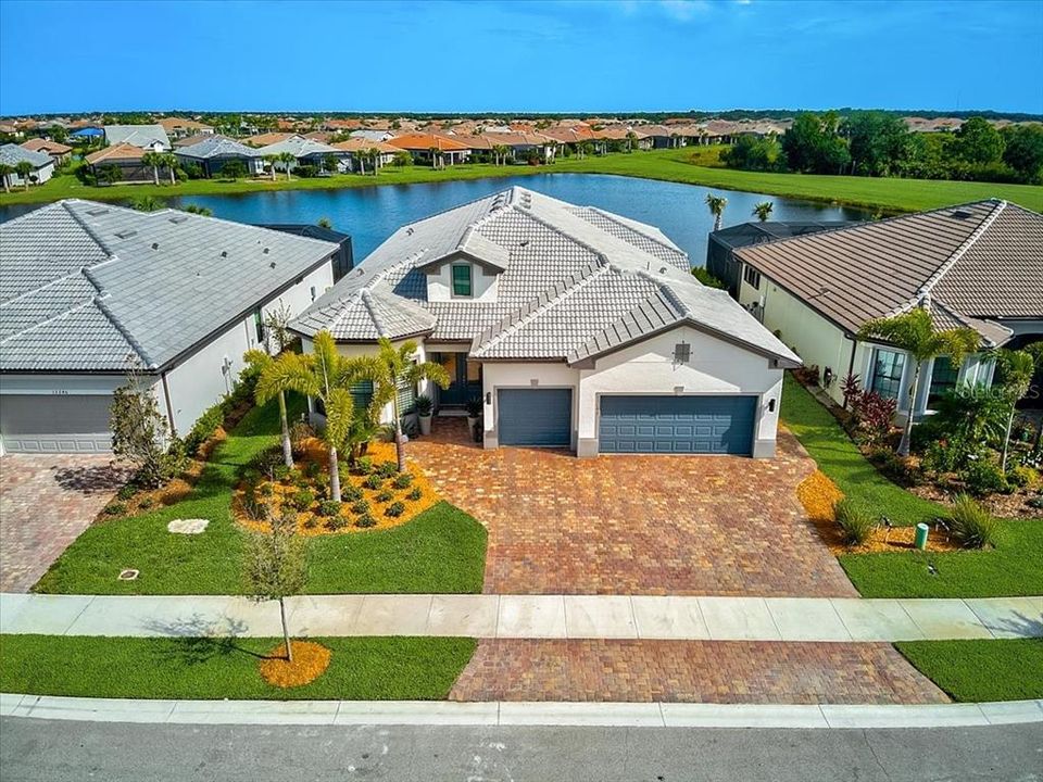 Recently Sold: $1,325,000 (3 beds, 3 baths, 2852 Square Feet)