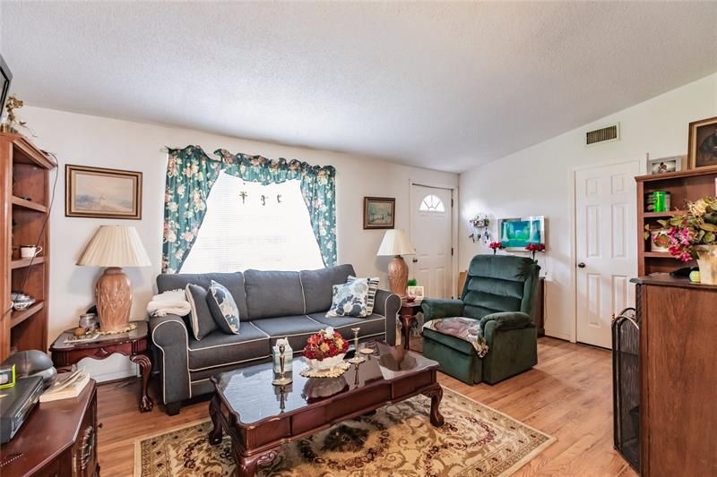 Recently Sold: $235,000 (3 beds, 2 baths, 1200 Square Feet)