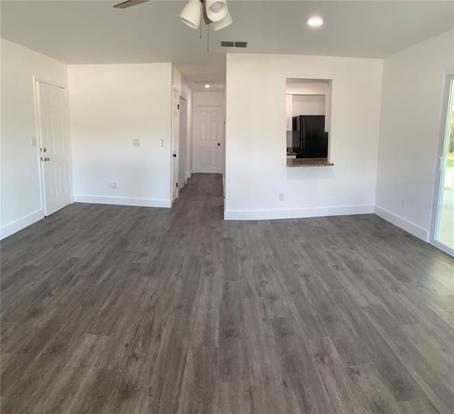 Recently Rented: $1,400 (3 beds, 2 baths, 1228 Square Feet)