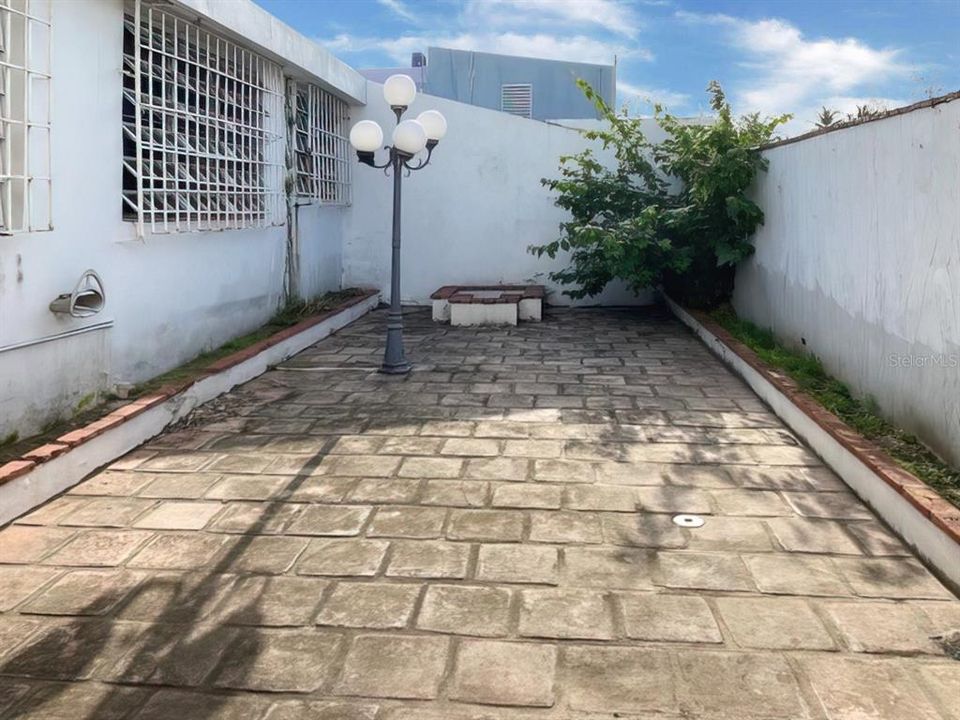 Vendido Recientemente: $90,000 (2 camas, 3 baños, 900 Pies cuadrados)