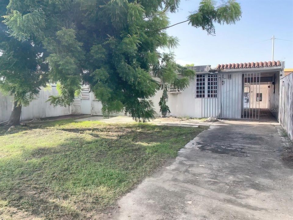 Vendido Recientemente: $90,000 (2 camas, 3 baños, 900 Pies cuadrados)