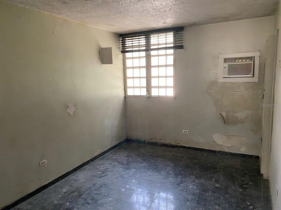 Vendido Recientemente: $90,000 (2 camas, 3 baños, 900 Pies cuadrados)