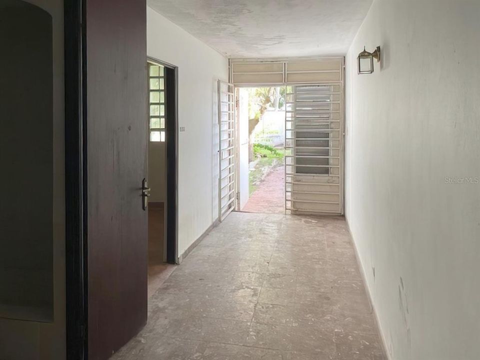 Vendido Recientemente: $90,000 (2 camas, 3 baños, 900 Pies cuadrados)