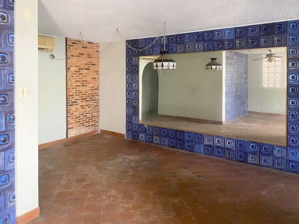 Vendido Recientemente: $90,000 (2 camas, 3 baños, 900 Pies cuadrados)