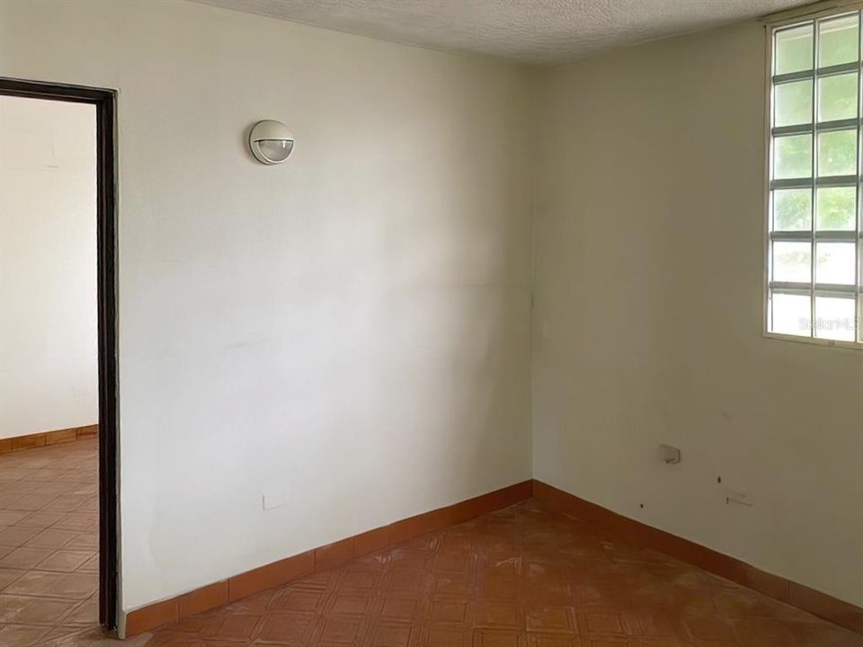 Vendido Recientemente: $90,000 (2 camas, 3 baños, 900 Pies cuadrados)