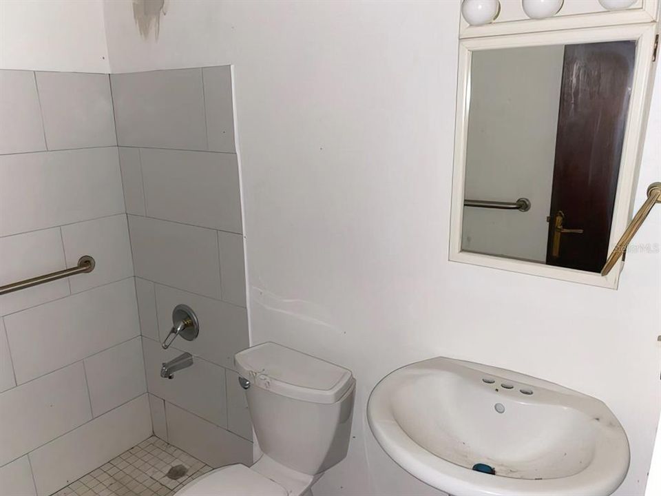 Vendido Recientemente: $90,000 (2 camas, 3 baños, 900 Pies cuadrados)