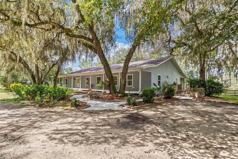 Recently Sold: $725,000 (4 beds, 2 baths, 3200 Square Feet)