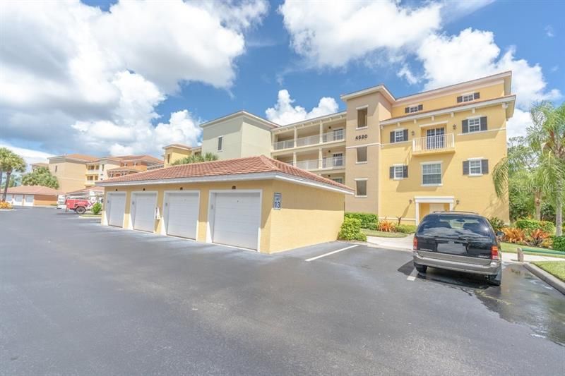 Recently Sold: $525,000 (3 beds, 3 baths, 1818 Square Feet)
