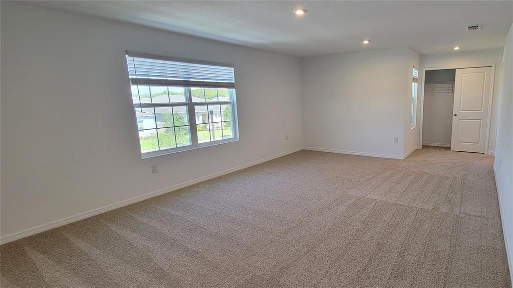 huge bonus room with closet