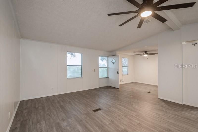 Recently Sold: $169,000 (3 beds, 2 baths, 1248 Square Feet)