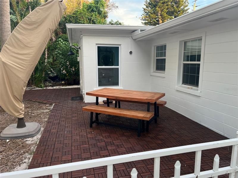 Recently Sold: $1,779,995 (3 beds, 2 baths, 1435 Square Feet)