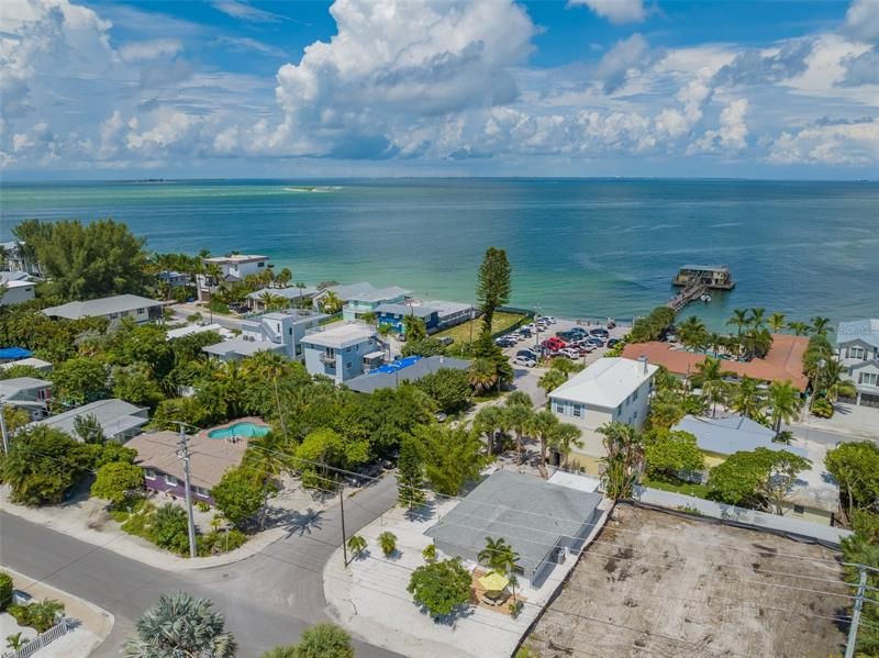 Recently Sold: $1,779,995 (3 beds, 2 baths, 1435 Square Feet)