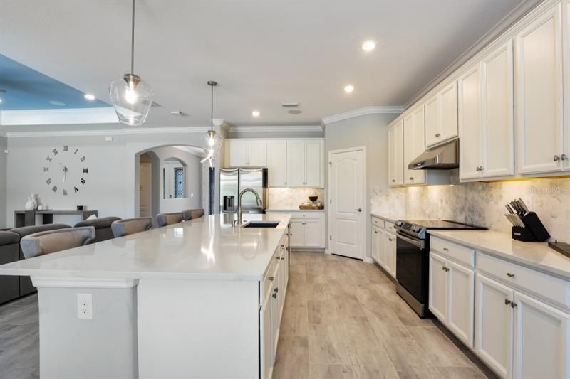 Recently Sold: $1,096,000 (3 beds, 3 baths, 2445 Square Feet)