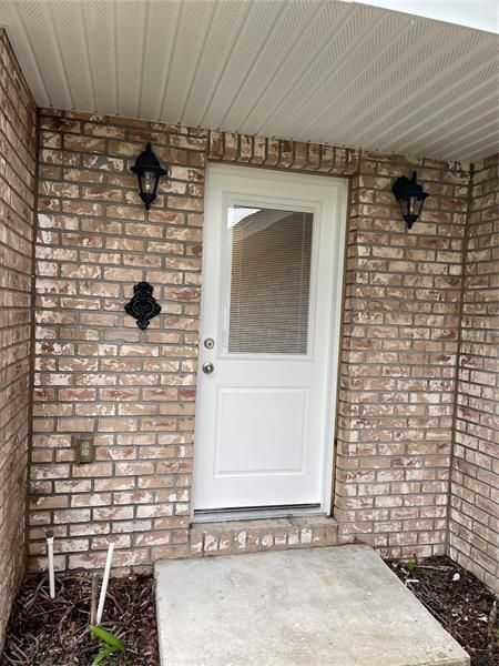 Recently Rented: $2,800 (3 beds, 2 baths, 1618 Square Feet)