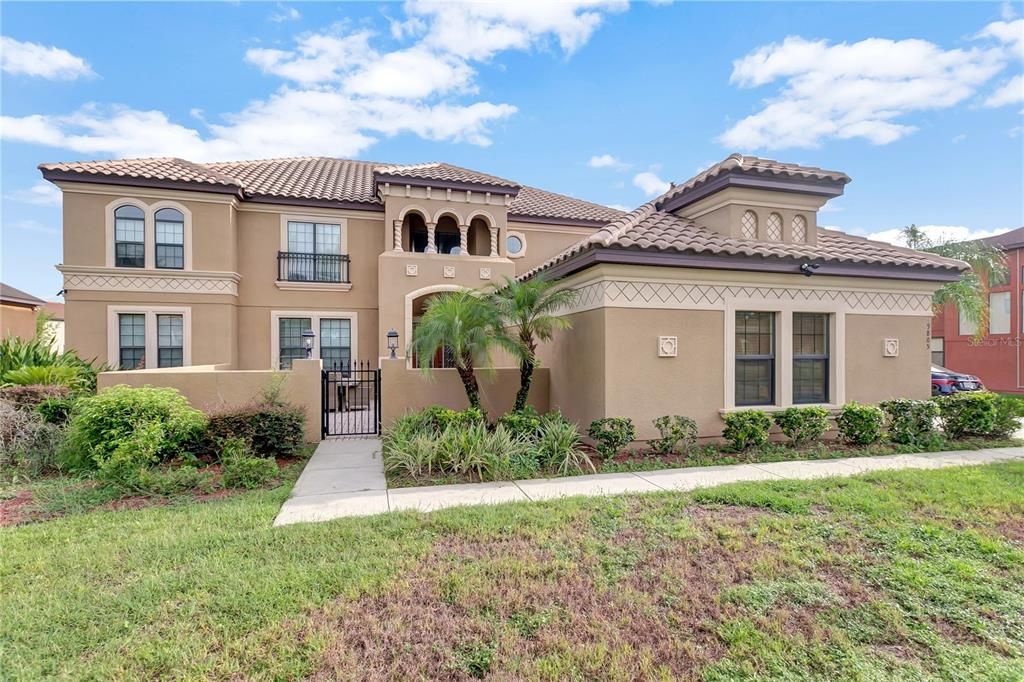 Recently Sold: $899,000 (6 beds, 4 baths, 4588 Square Feet)