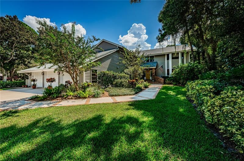 Recently Sold: $1,400,000 (5 beds, 3 baths, 4696 Square Feet)