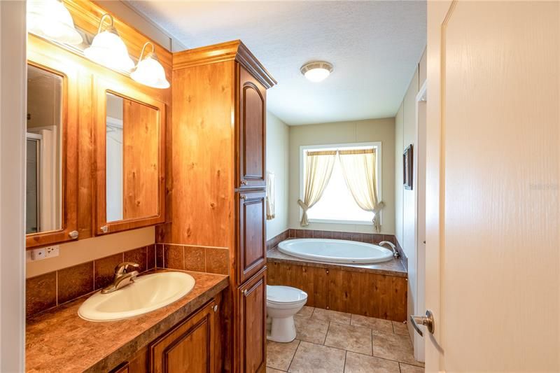 Недавно продано: $172,500 (3 спален, 2 ванн, 1188 Квадратных фут)