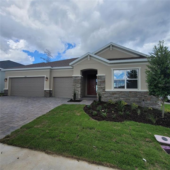 Недавно продано: $575,332 (4 спален, 4 ванн, 2921 Квадратных фут)