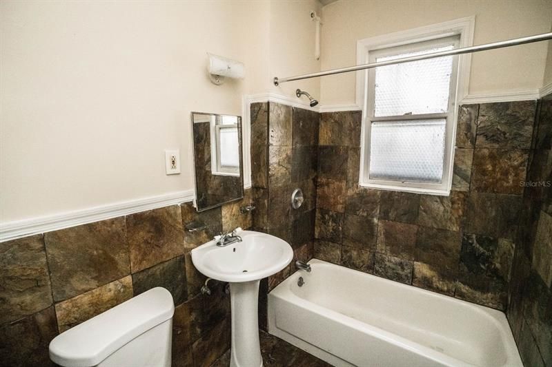 Недавно арендовано: $1,600 (1 спален, 1 ванн, 600 Квадратных фут)