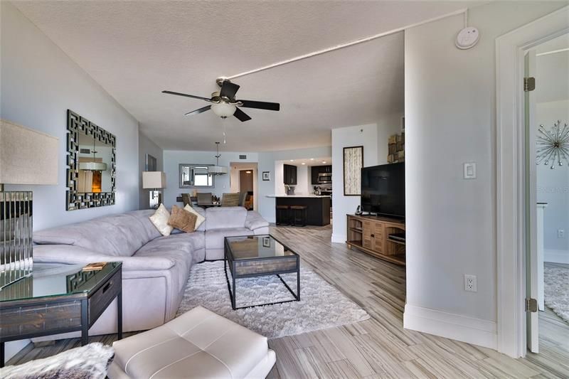 Recently Sold: $739,900 (2 beds, 2 baths, 1213 Square Feet)