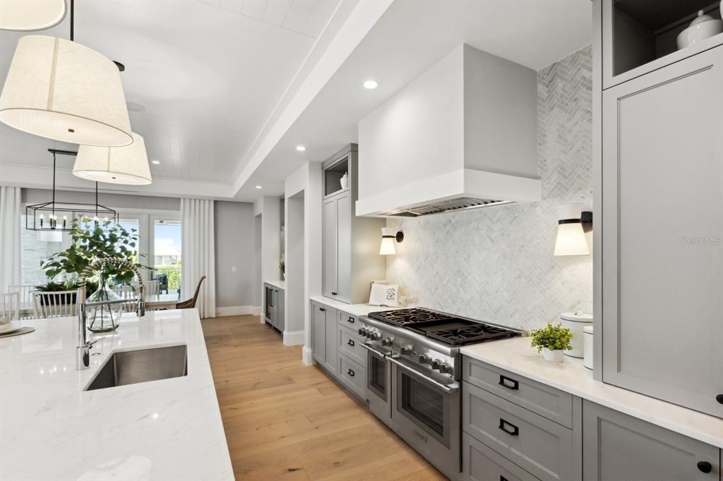 For Sale: $9,350,000 (4 beds, 4 baths, 5433 Square Feet)