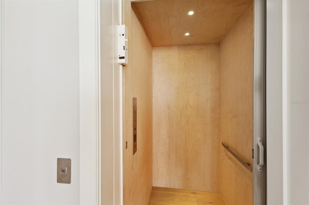 For Sale: $9,350,000 (4 beds, 4 baths, 5433 Square Feet)