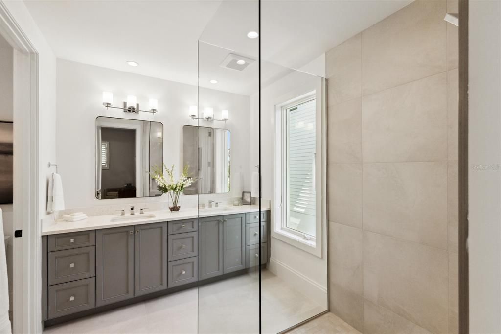 For Sale: $9,350,000 (4 beds, 4 baths, 5433 Square Feet)