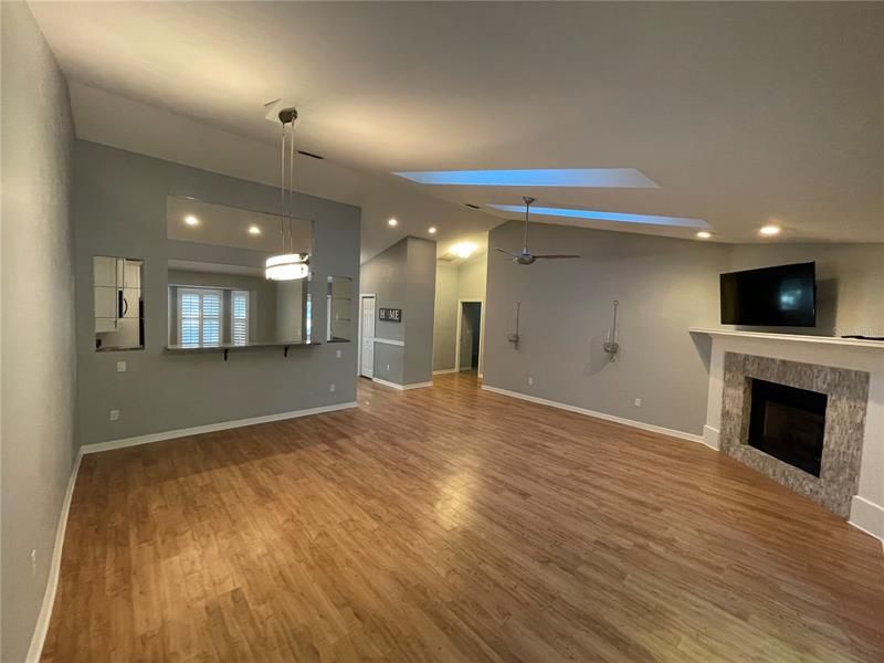 Recently Rented: $2,200 (3 beds, 2 baths, 1722 Square Feet)