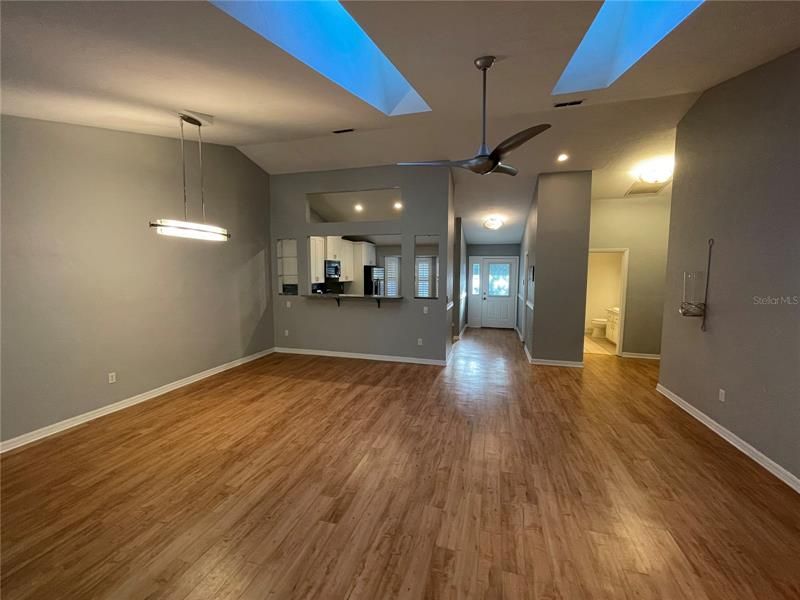 Recently Rented: $2,200 (3 beds, 2 baths, 1722 Square Feet)